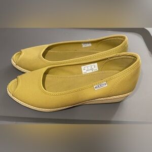 Keen Women's Mustard Canvas Wedges Shoes Size 8 NWOT